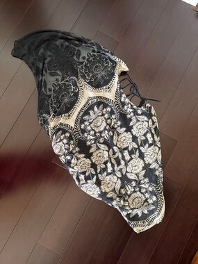 Black and Cream Floral crop top